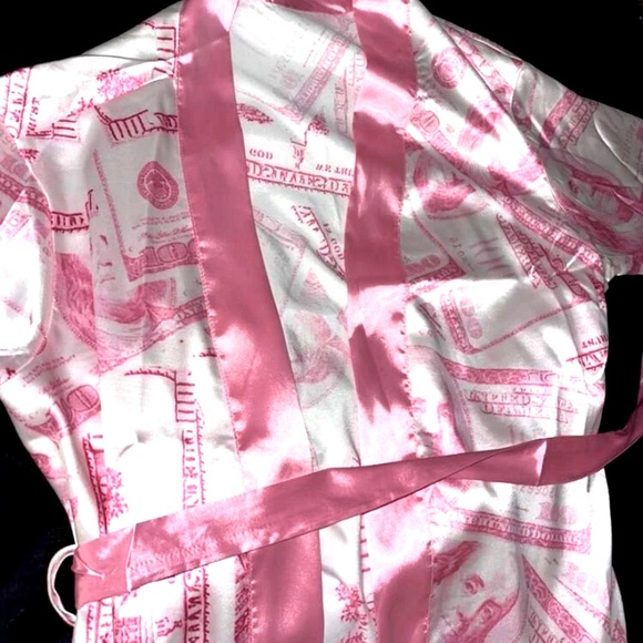 Money Robe w/Satin Feel nwot - Picture 4 of 4